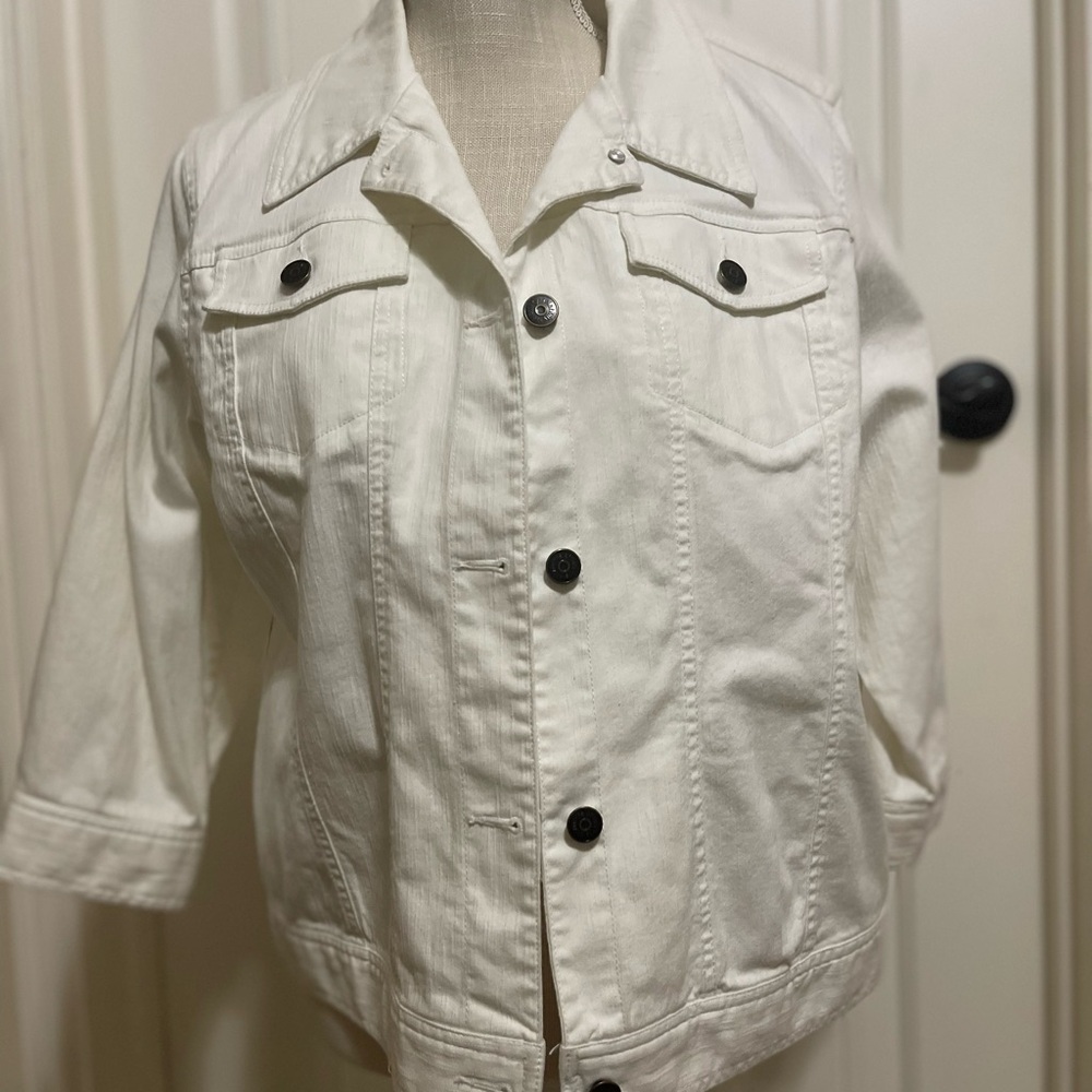 Relativity White Button-Up Shirt with Subtle Texture